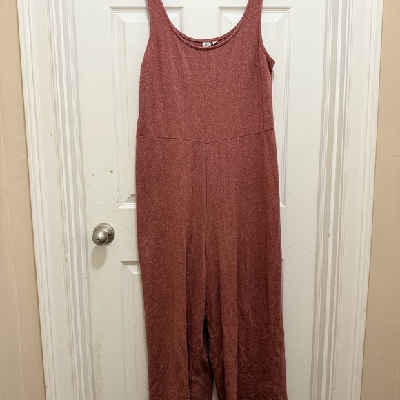GAP Rust Sleeveless Jumpsuit with Wide-Leg Design - Picture 2 of 7